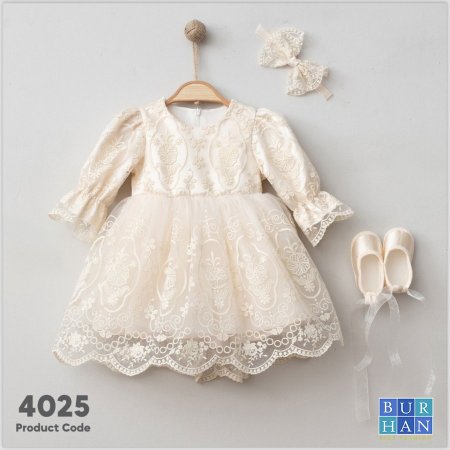 فستان مع اكسسواراته