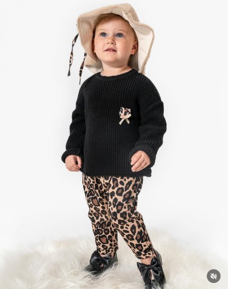 طقم بلوزة صوف مع بنطلون وطاقية